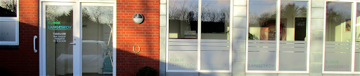 Klinik Langeskov facade og indgang på Industrivej 19